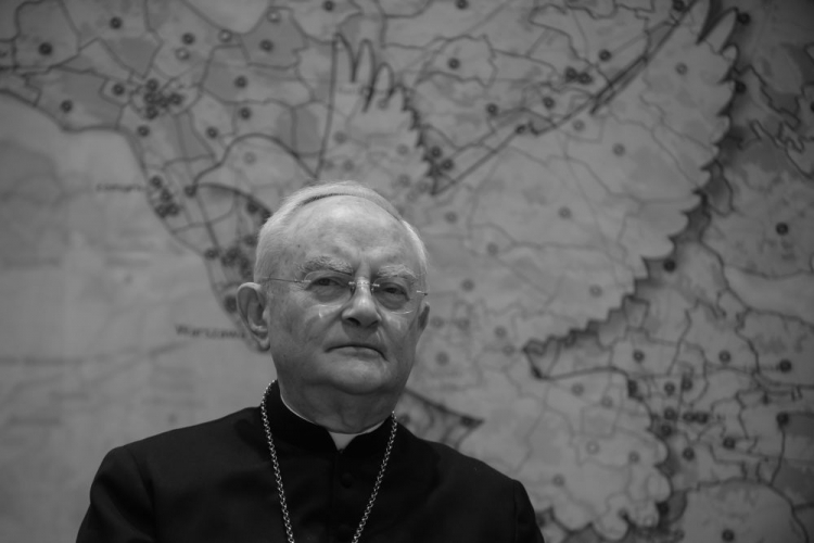 Zmarł abp Henryk Hoser | dzieje.pl - Historia Polski