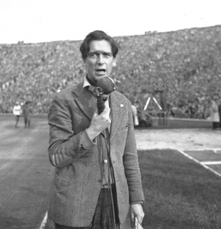 Rok 1962. Dziennikarz sportowy Bohdan Tomaszewski. PAP/mky