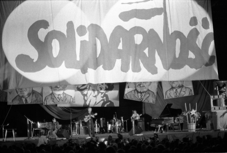 Festiwal I Przegląd Piosenki Prawdziwej – Zakazane Piosenki w hali Oliwia. Gdańsk, 22.08.1981. Fot. PAP/CAF/S. Kraszewski