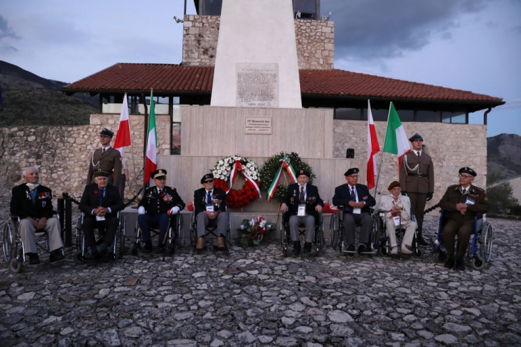  Piedimonte San Germano, 19.09.2021. Uroczystości przy pomniku 6. Pułku Pancernego im. Dzieci Lwowskich w Piedimonte San Germano we Włoszech, 19 bm. Trwają obchody 80. rocznicy utworzenia armii generała Władysława Andersa. Fot. PAP/A. Zawada 