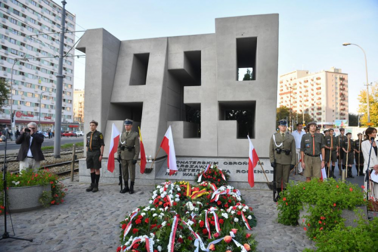 Warszawa, 08.09.2021. Uroczystość przed Pomnikiem Barykada Września 1939 roku w Warszawie, 8 bm. upamiętniająca 82. rocznicę obrony Warszawy we wrześniu 1939 r. Fot. PAP/R. Pietruszka 