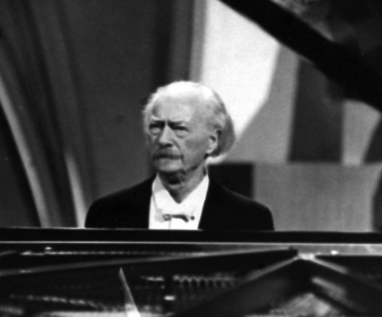1918 r. Ignacy Jan Paderewski, pianista, kompozytor, polityk. Fot. PAP/CAF - reprodukcja