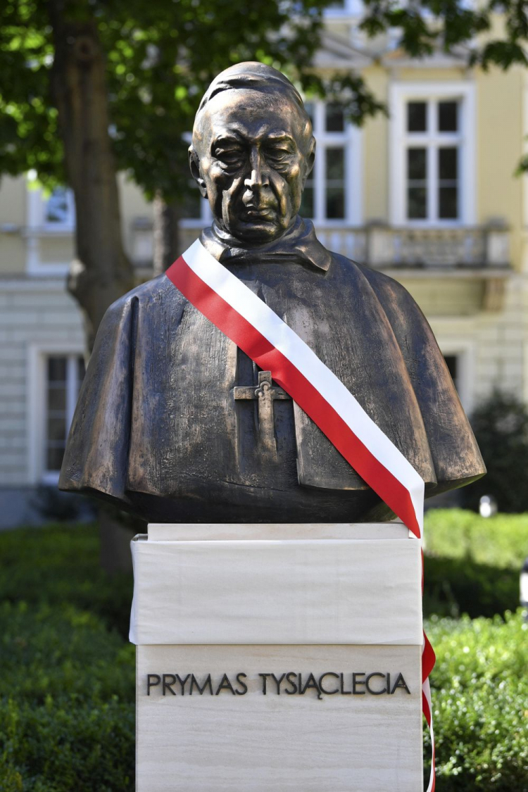 Warszawa, 06.09.2021. Uroczystość odsłonięcia popiersia Prymasa Tysiąclecia, kardynała Stefana Wyszyńskiego przed stołecznym Domem Arcybiskupów Warszawskich. Fot. PAP/R. Pietruszka