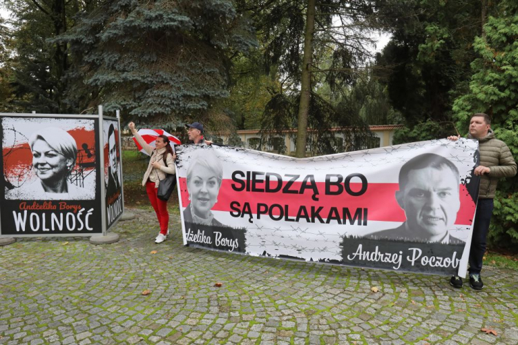 Akcja solidarności z aresztowanymi przedstawicielami polskiej mniejszości na Białorusi Andżeliką Borys i Andrzejem Poczobutem. Białystok, 25.09.2021. Fot. PAP/A. Reszko