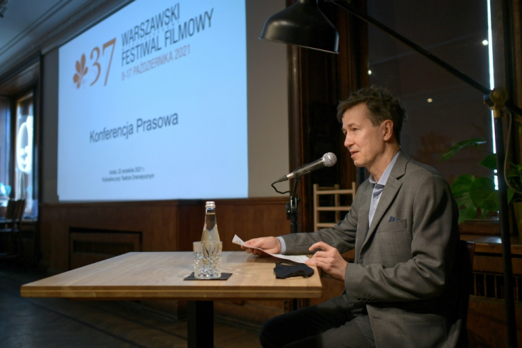 Warszawa, 22.09.2021. Dyrektor Warszawskiego Międzynarodowego Festiwalu Filmowego - Stefan Laudyn podczas konferencji prasowej dotyczącej 37. edycji festiwalu, 22 bm. w Cafe Kulturalna w Warszawie. Fot. PAP/M. Obara