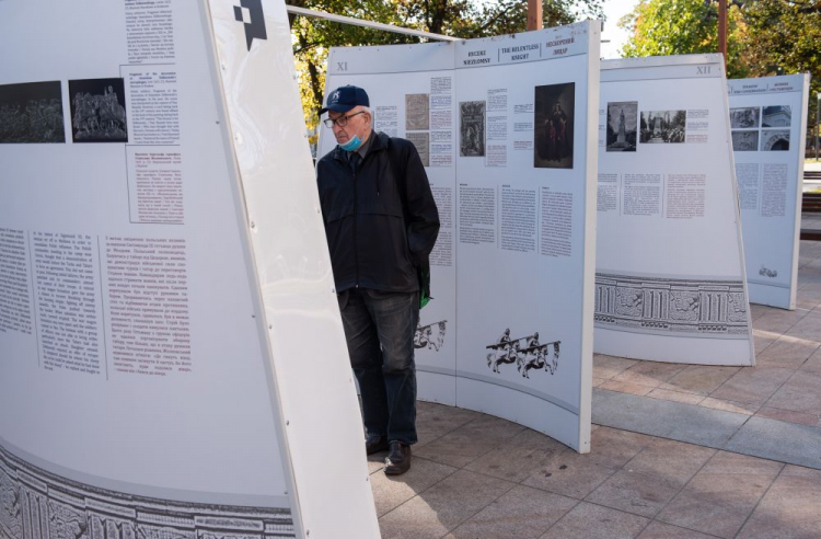 Wystawę plenerową „HETMAN” otwarto przed Muzeum Ziem Wschodnich Dawnej Rzeczypospolitej na placu Litewskim w Lublinie. Fot. PAP/W. Jargiło