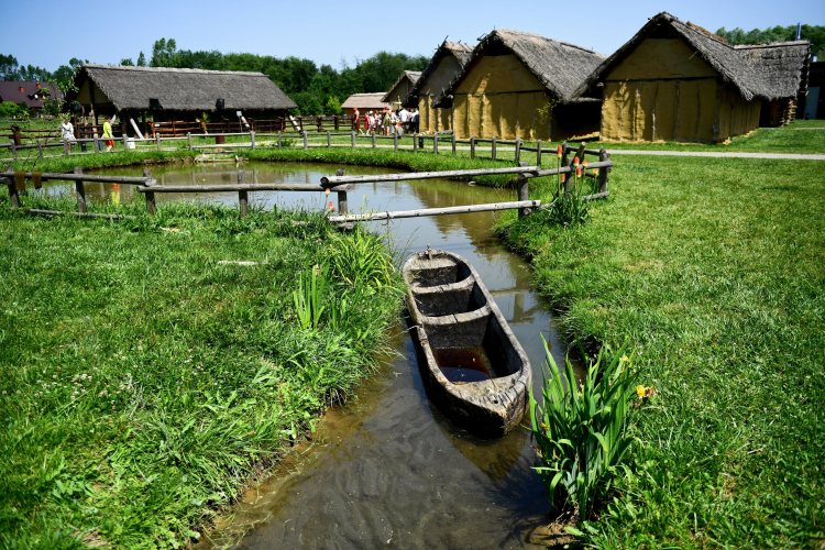 Skansen archeologiczny Karpacka Troja w Trzcinicy. Fot. PAP/D. Delmanowicz