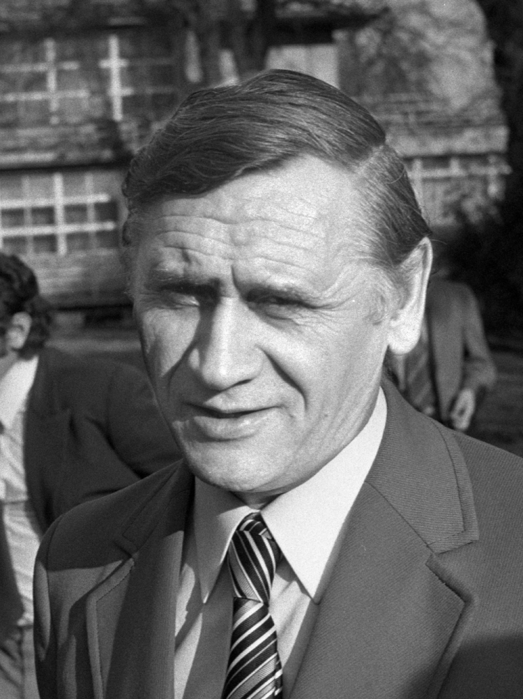 Warszawa 10.1973. Trener piłkarskiej reprezentacji Polski Kazimierz Górski. Fot. PAP/J. Morek