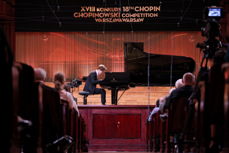 Warszawa, 07.10.2021. Chiński pianista Chao Wang podczas I etapu Konkursu Chopinowskiego w sali koncertowej Filharmonii Narodowej w Warszawie. Fot. PAP/L. Szymański