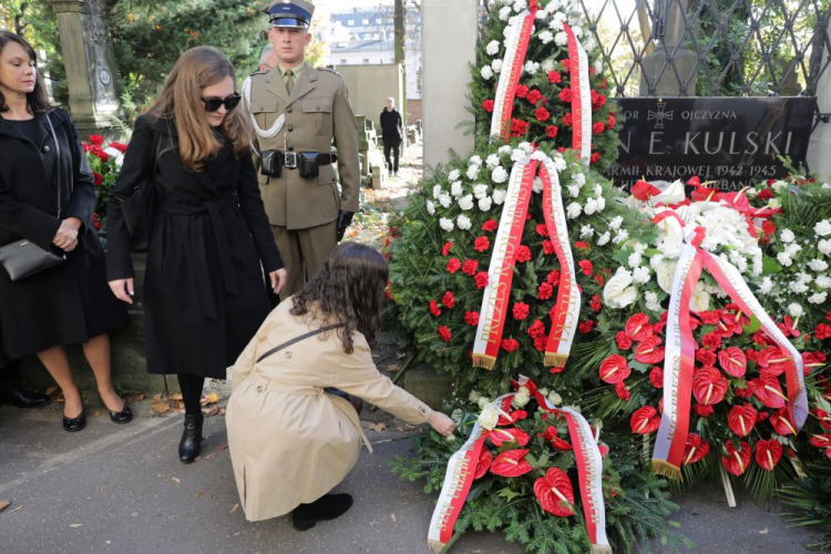 Uroczystości pogrzebowe płk. prof. Juliana E. Kulskiego na Starych Powązkach w Warszawie. Fot. PAP/A. Zawada