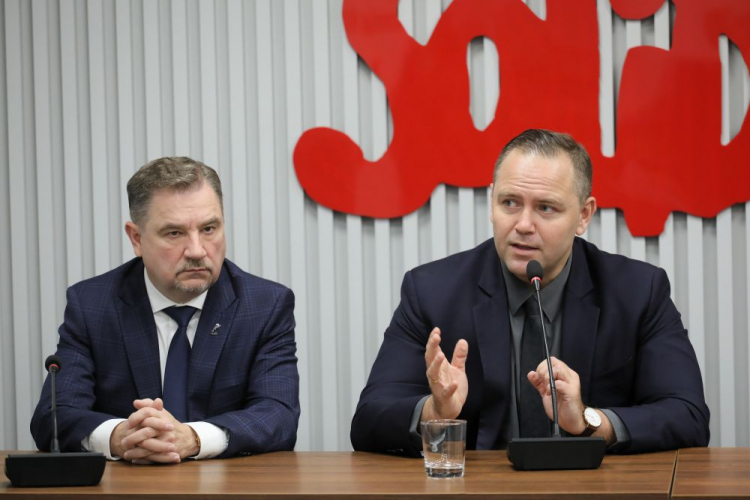 Warszawa, 19.10.2021. Przewodniczący NSZZ „Solidarność” Piotr Duda (L) i prezes IPN Karol Nawrocki (P) podczas konferencji prasowej dot. budowy muzeum bł. ks. Jerzego Popiełuszki, w warszawskiej siedzibie Komisji Krajowej NSZZ „Solidarność”. Fot. PAP/P. Supernak 