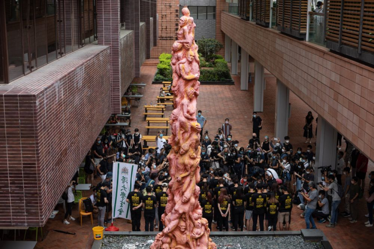 Kolumna Wstydu na Uniwersytecie Hongkongu. Fot. PAP/EPA
