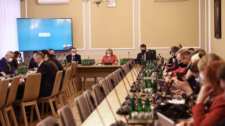 Uczestnicy posiedzenia sejmowej Komisji Mniejszości Narodowych i Etnicznych. Źródło: twitter.com/MSWiA_GOV_PL
