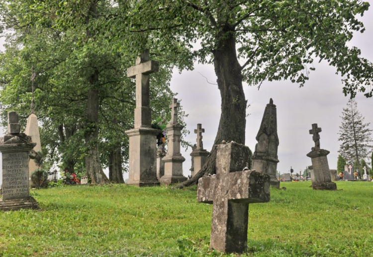 Cmentarz prawosławny w miejscowości Zamch. Fot. PAP/W. Maluga