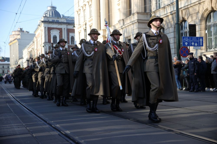 Defilada wojskowa podczas Święta Niepodległości w Krakowie. 11.11.2021.  Fot. PAP/Ł. Gągulski