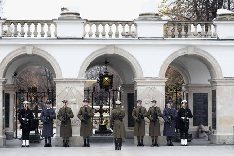 Uroczystości upamiętniające 96. rocznicę ustanowienia Grobu Nieznanego Żołnierza w Warszawie. Fot. PAP/T. Gzell