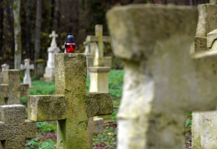  Nagrobki na cmentarzu greckokatolickim w Starym Bruśnie na Podkarpaciu. Fot. PAP/D. Delmanowicz