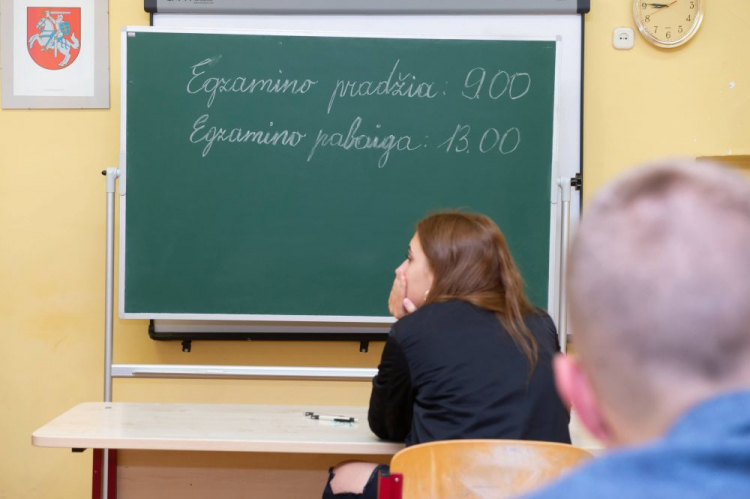 Egzamin maturalny z języka polskiego w szkołach z polskim językiem nauczania na Litwie. Fot. PAP/V. Doveiko