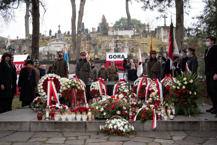 Uroczystości złożenia wieńców oraz wspólna modlitwa przy Mauzoleum Matki i Serca Syna na wileńskiej Rossie. 11.11.2021. Fot. PAP/V. Doveiko