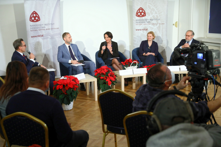 Konferencja prasowa poświęcona konkursom "Zabytek zadbany" i "Samorząd dla dziedzictwa", organizowanej przez Narodowy Instytut Dziedzictwa w Centrum Prasowym Foksal w Warszawie. Fot. PAP/R. Guz