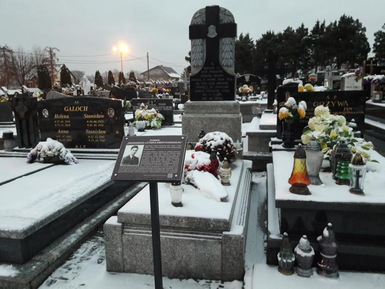Symboliczny grób sierż. Alvina Ellina w Jawiszowicach. Źródło: M. Szafrański