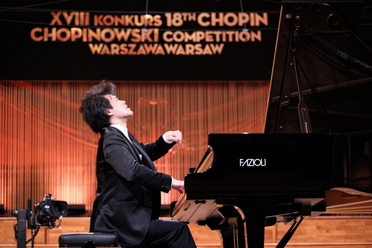 Kanadyjski pianista Bruce (Xiaoyu) Liu podczas ostatniego dnia przesłuchań III etapu Konkursu Chopinowskiego w sali koncertowej Filharmonii Narodowej. Warszawa, 16.10.2021. Fot. PAP/L. Szymański