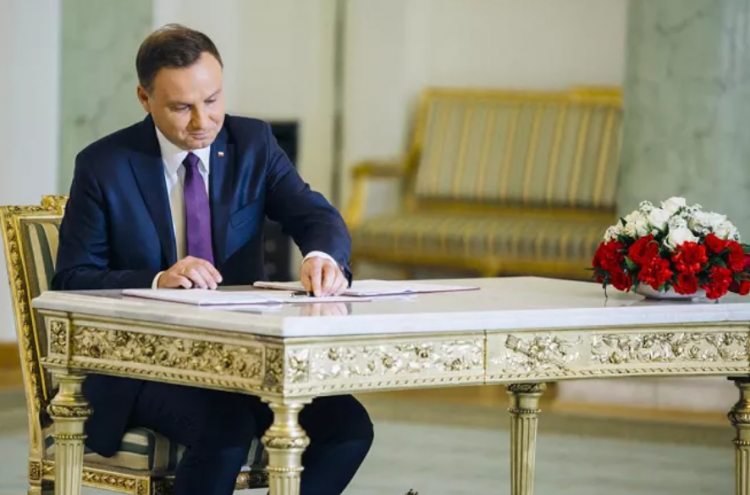 Prezydent podpisał ustawę o jednorazowym świadczeniu pieniężnym dla opozycjonistów i represjonowanych. Źródło: Prezydent.pl
