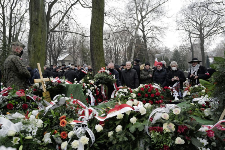 Uroczystości pogrzebowe Andrzeja Rozpłochowskiego na cmentarzu przy ul. Francuskiej w Katowicach. Fot. PAP/A. Grygiel