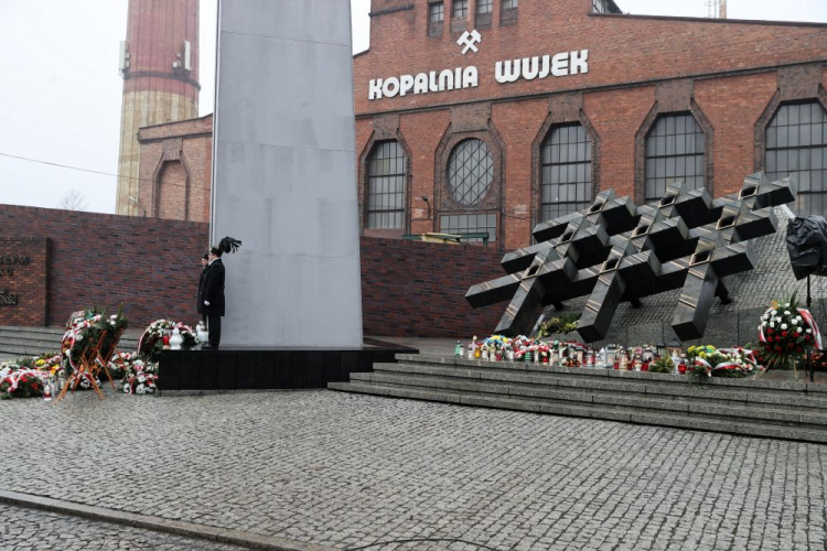 Katowicki pomnik upamiętniający poległych górników KWK „Wujek” w 40. rocznicę wydarzeń. Fot. PAP/A. Grygiel