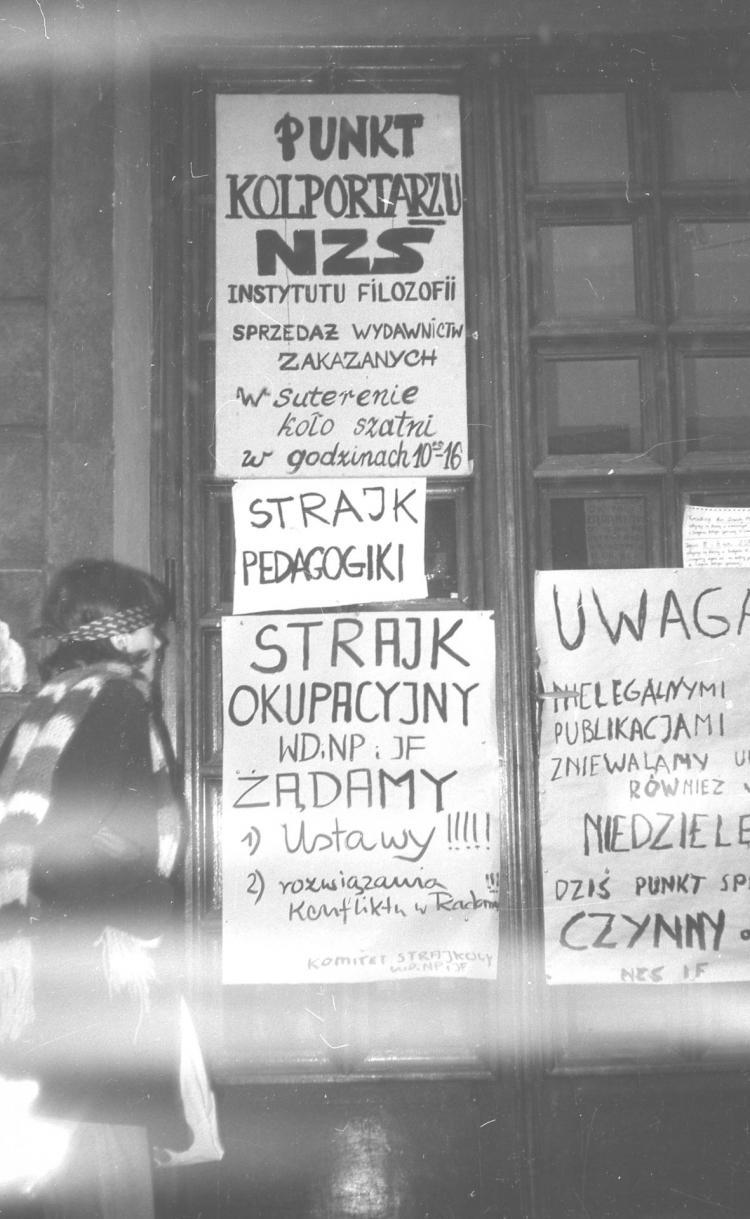 Strajk okupacyjny na Uniwersytecie Warszawskim, 11 grudnia 1981 r. Źródło: IPN