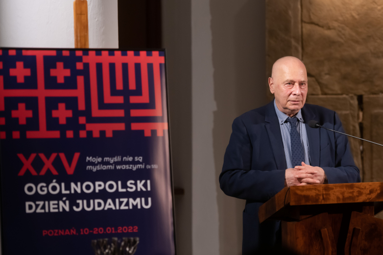 Prof. Jan Grosfeld odebrał nagrodę "Menora Dialogu'" w trakcie uroczystości w auli Akademii Lubrańskiego w Poznaniu. Fot. PAP/J. Kaczmarczyk