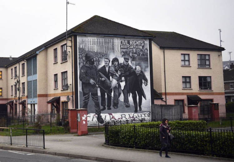 Mural upamiętniający „krwawą niedzielę”. Fot. PAP/EPA