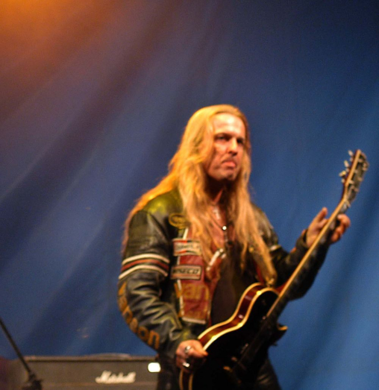 Andrzej Nowak, gitarzysta TSA. Fot. PAP/J. Turczyk