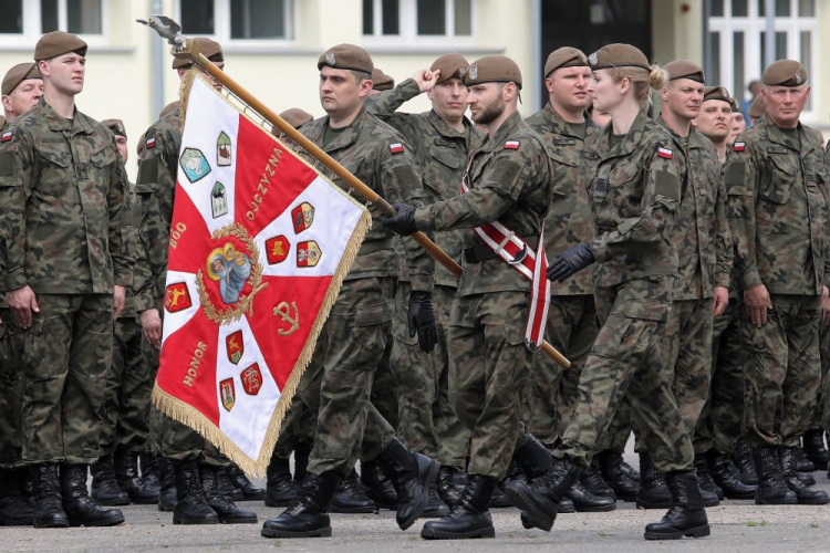 Podlascy terytorialsi otrzymali sztandar Okręgu Białystok Światowego Związku Żołnierzy AK podczas święta 1 Podlaskiej Brygady Obrony Terytorialnej. Białystok, 21.05.2019. Fot. PAP/A. Reszko