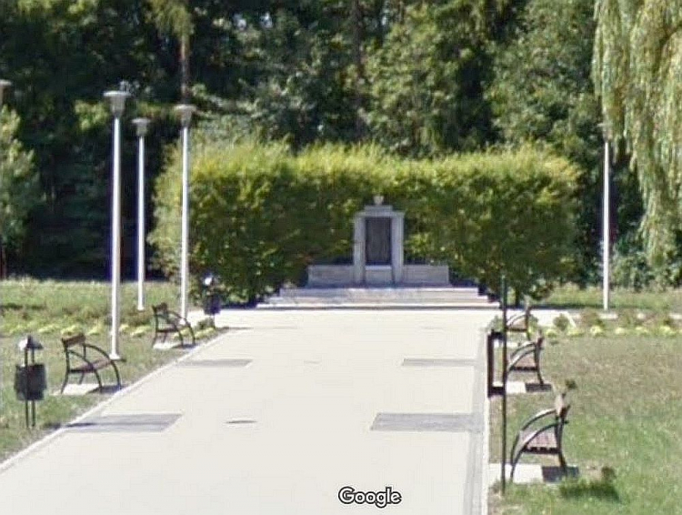 Pomnik w cieszyńskim parku Pod Wałką. Źródło: Google Maps – Street View