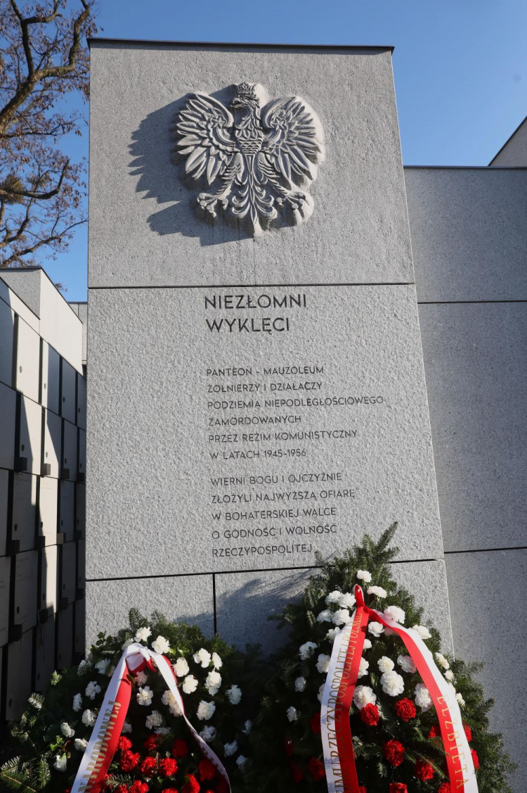  Warszawa, 01.03.2022. Kwatera "Łączka" na Cmentarzu Wojskowym na Powązkach w Warszawie. Fot. PAP/T. Gzell