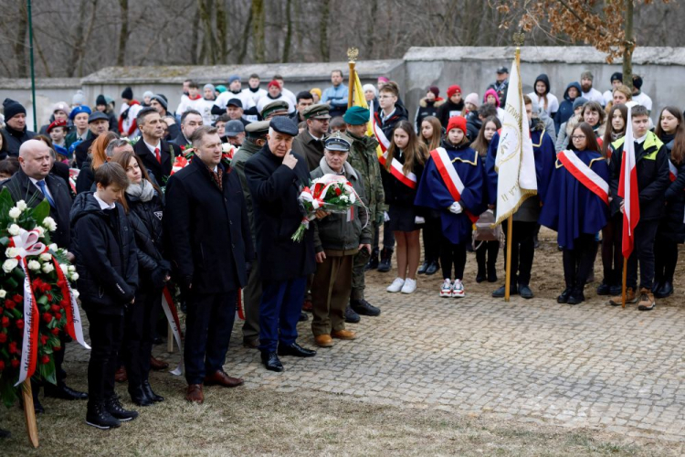 Minister edukacji i nauki Przemysław Czarnek (3L) podczas obchodów Dnia Pamięci Żołnierzy Wyklętych w Radecznicy. 06.03.2022. Fot. PAP/B. Wójtowicz