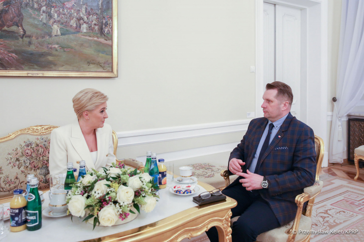 Pierwsza dama rozmawiała z szefem MEiN o kształceniu w Polsce dzieci ukraińskich uchodźców. Źródło: Prezydent.pl