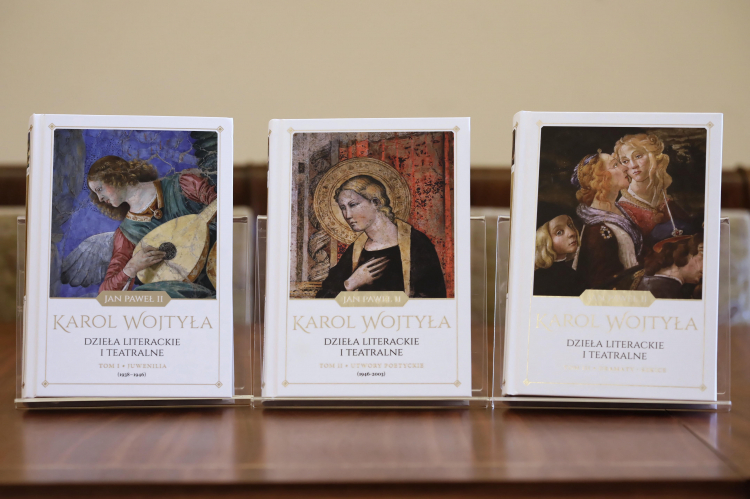 Prezentacja trzeciego i ostatniego tomu "Dzieł literackich i teatralnych Karola Wojtyły – Jana Pawła II". Fot. PAP/T. Gzell