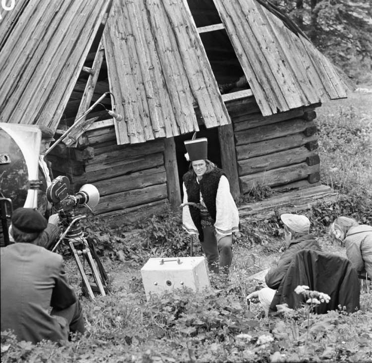 Plan filmowy trzynastoodcinkowego serialu telewizyjnego „Janosik”: aktor Marek Perepeczko, odtwórca tytułowej roli. 1972 r. Fot. PAP/CAF/M. Sochor