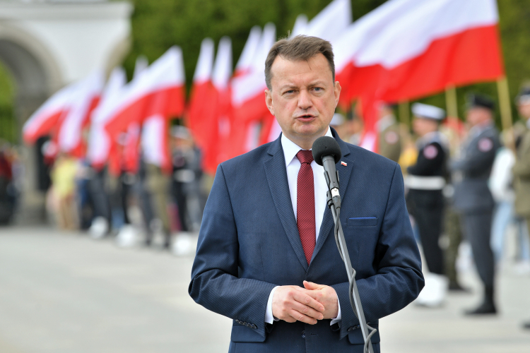 Minister obrony narodowej Mariusz Błaszczak wziął udział w obchodach Dnia Flagi Rzeczypospolitej Polskiej oraz Dnia Polonii i Polaków za Granicą na placu Marszałka J. Piłsudskiego w Warszawie. Fot. PAP/R. Pietruszka