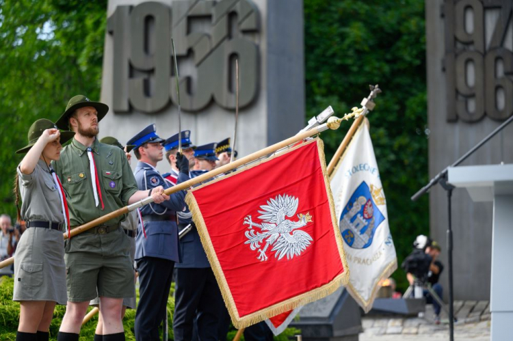 Poznań, 28.06.2022. Obchody 66. rocznicy Poznańskiego Czerwca na placu im. Adama Mickiewicza. Fot. PAP/J. Kaczmarczyk