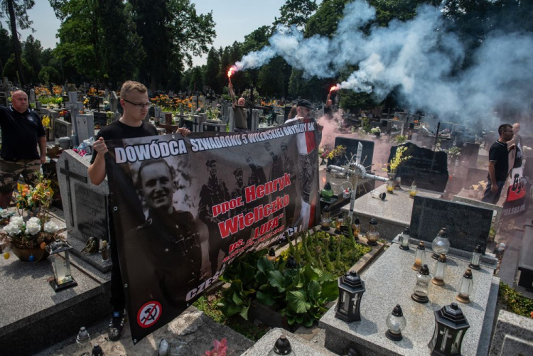 Lublin, 29.06.2022. Uroczystości pogrzebowe ppor. Henryka Wieliczki ps. Lufa na cmentarzu przy ul. Lipowej w Lublinie. Szczątki żołnierza zbrojnego antykomunistycznego podziemia niepodległościowego zostały odnalezione w 2021 roku. Fot. PAP/W. Jargiło 