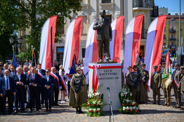 Uroczystość odsłonięcia pomnika prezydenta RP Lecha Kaczyńskiego w Tarnowie. Fot. PAP/P. Topolski