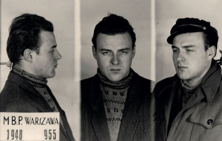 Zdjęcie sygnalityczne Kazimierza Chmielowskiego wykonane w Ministerstwie Bezpieczeństwa Publicznego w Warszawie. Grudzień 1948 r. Źródło: IPN