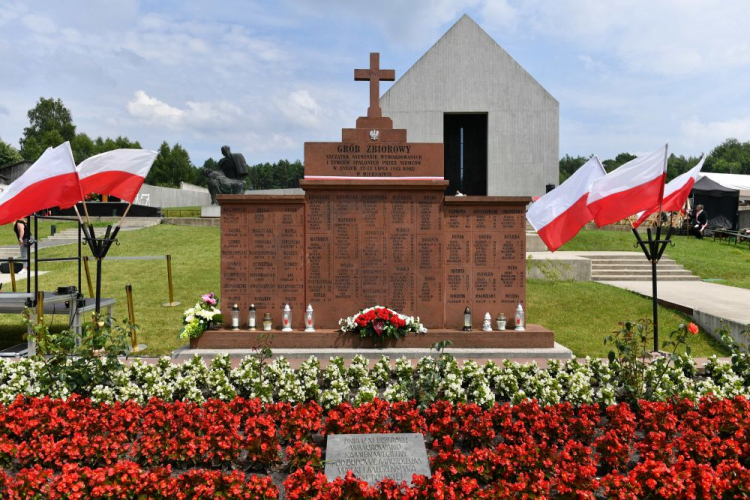 Mauzoleum Martyrologii Wsi Polskich. Fot. PAP/W. Jargiło