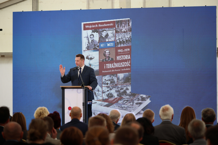 Minister edukacji i nauki Przemysław Czarnek podczas konferencji dla nauczycieli dot. przedmiotu Historia i Teraźniejszość. Fot. PAP/L. Szymański