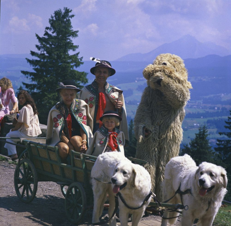 Atrakcje turystyczne na szczycie Gubałówki. Zakopane, 1982 r. Fot. PAP/J. Ochoński