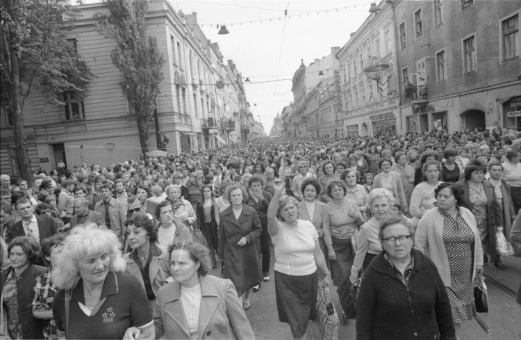 Marsz głodowy. Łódź 30.07.1981. Fot. PAP/T. Prażmowski