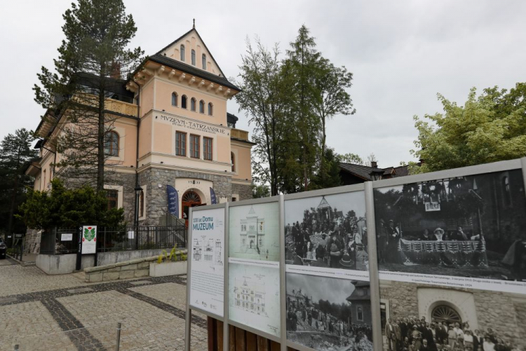 Gmach główny Muzeum Tatrzańskiego. Zakopane, 30.07.2022. Fot. PAP/G. Momot